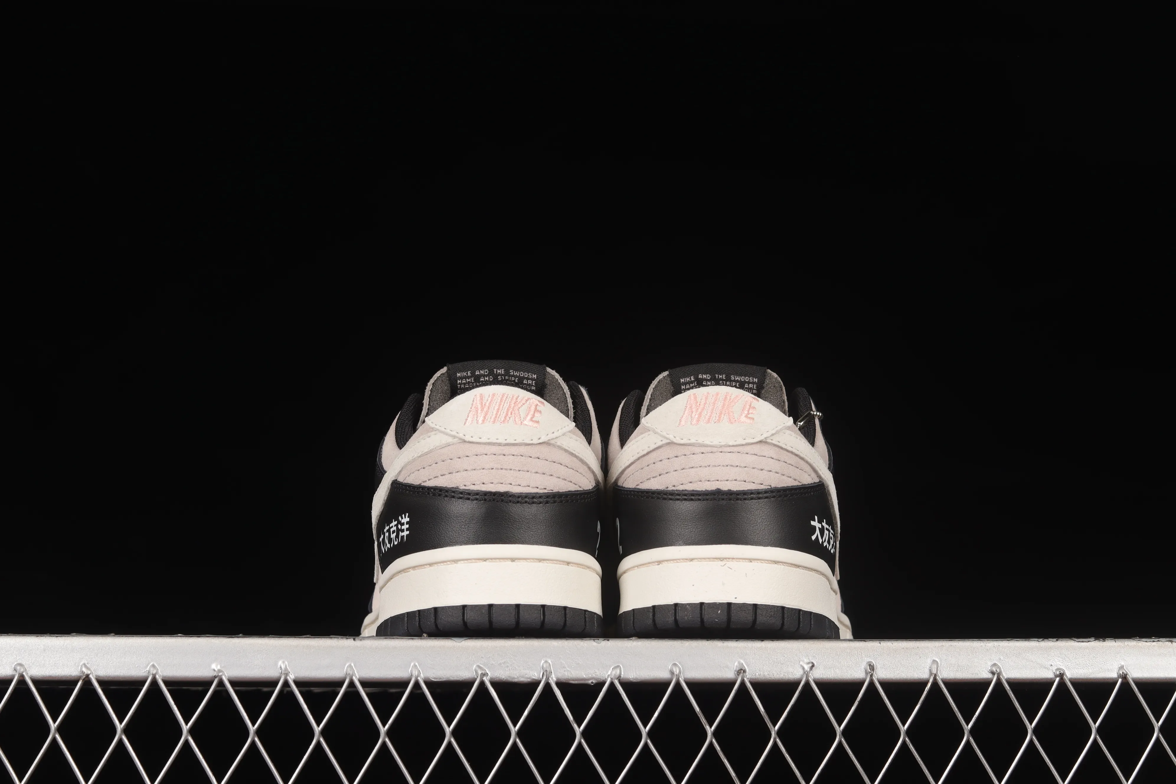 All Categories Nk SB Dunk Series Nk SB Dunk Low Low-top sneakers Otomo Katsuhiro x NK SB Dunk Low "Steamboy OST" Otomo Katsuhiro co-branded SB low-top sports and leisure sneakers LP3445-001